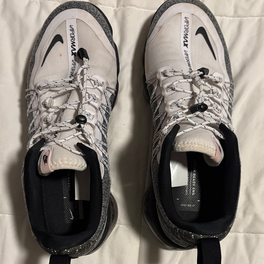 Nike Vapor Max women’s Black and White Running Shoes